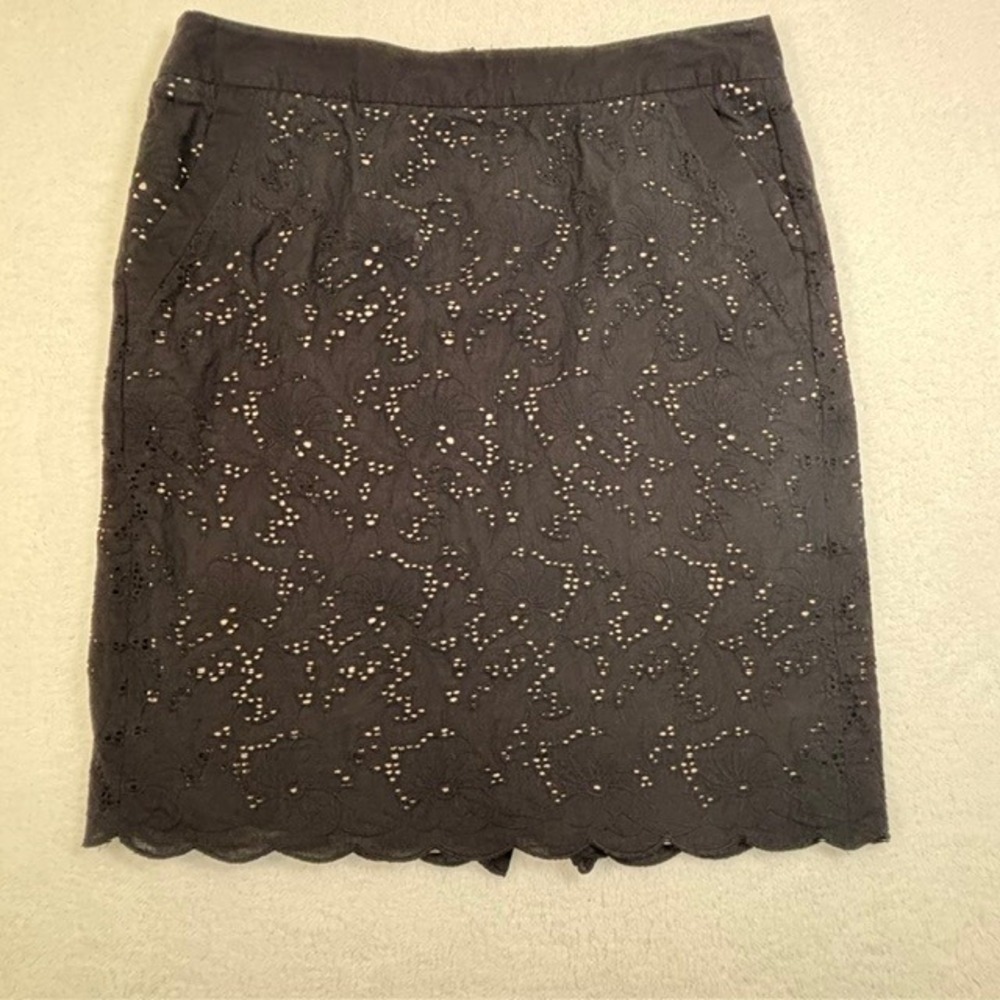 Ann Taylor LOFT Black Eyelet Lace Pencil Skirt Scalloped Hem 2 Pockets Size 8